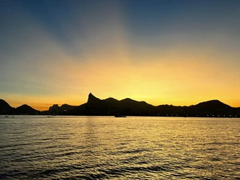 Passeios no Rio de Janeiro para praias e ilhas - Rio Boat Tour com saídas pela manhã e no pôr do sol