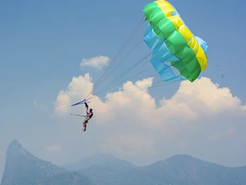 Passeio pelo Rio de Janeiro Tours - Voo de Parasail no Rio de Janeiro